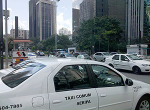 Semáforos da avenida Paulista, em São Paulo, apagaram com blecaute e trânsito ficou complicado nos cruzamentos